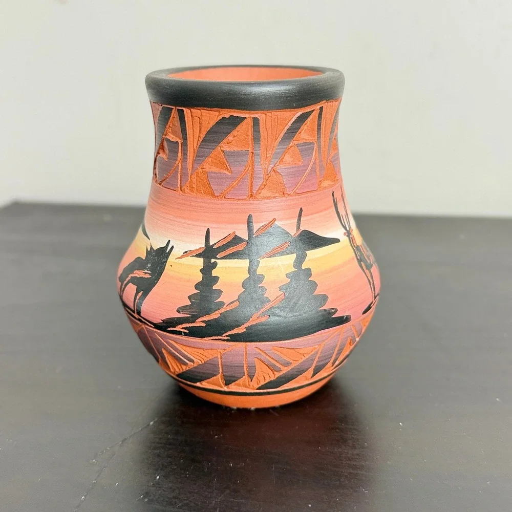Red Earth Pottery Artist Signed Navajo Native American Hand Painted Vase 4.5